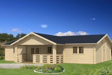 Casa de madera Finlandia de 127,6 m² con diseño moderno y estructura robusta, ubicada en un entorno natural con césped y jardín.