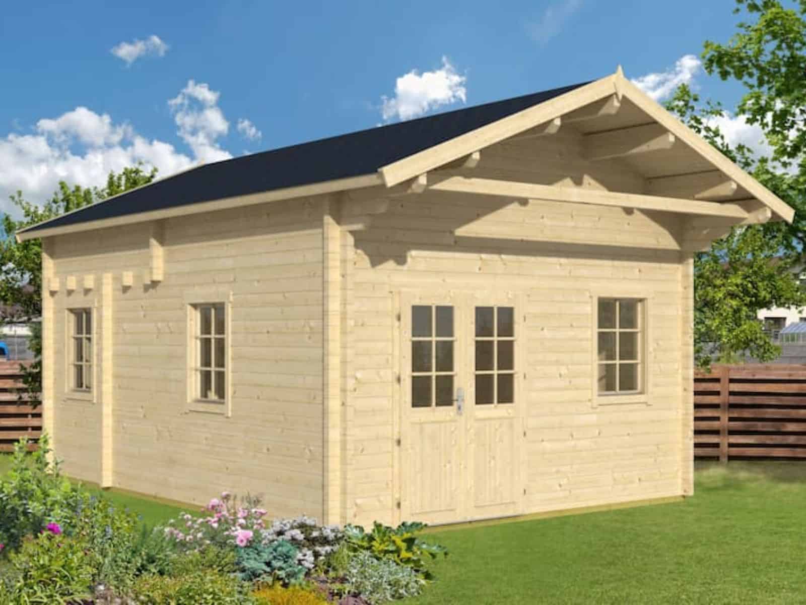 Gotland F Caseta de madera de estilo clásico en jardín con ventanas y puerta, construida con maderas de alta calidad, ideal para almacenamiento o espacios de ocio exterior. Diseño rústico y funcional.