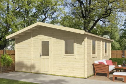 Caseta de madera para jardín de Grupo Tene, estructura resistente y diseño funcional, ideal para almacenamiento y espacios exteriores.